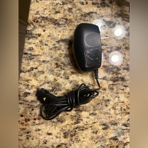 Samsung TAD137JBE Travel Adapter Cellphone Charger Output 5V 0.7A Power Supply